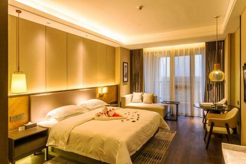 Lushang Zhichun Lake Hot Spring Hotel