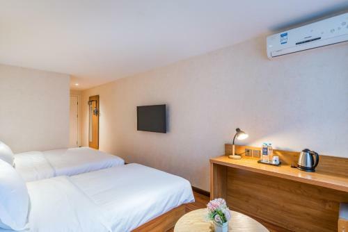 Urba Hotel Huayuan Subway Station