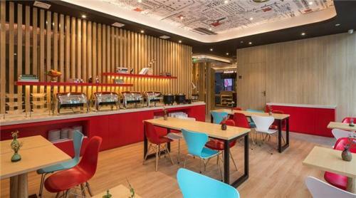 Ibis Urumqi Weixing Square Hotel