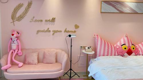 Aparthotel Pink Panther Theme Homestay