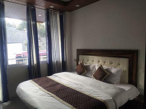 Hotel Pinewood Valley, Mussoorie