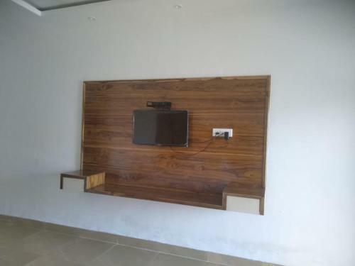 Hotel Pinewood Valley, Mussoorie