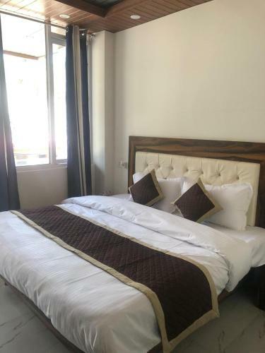 Hotel Pinewood Valley, Mussoorie