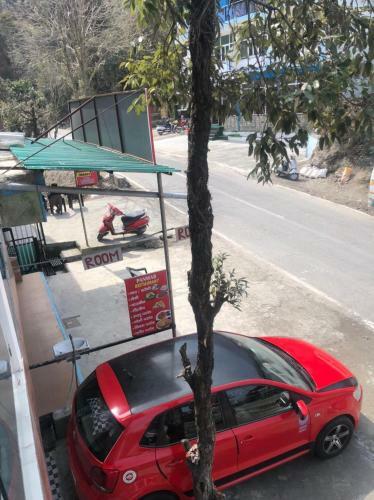 Hotel Pinewood Valley, Mussoorie