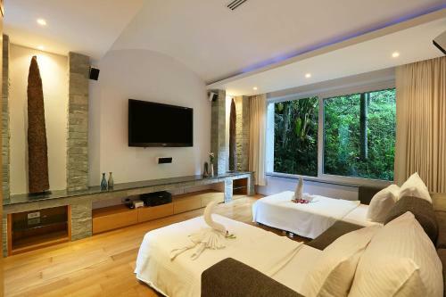 Villa Beyond-namaste 15 Bedroom Fully Staffed Seaview Villa