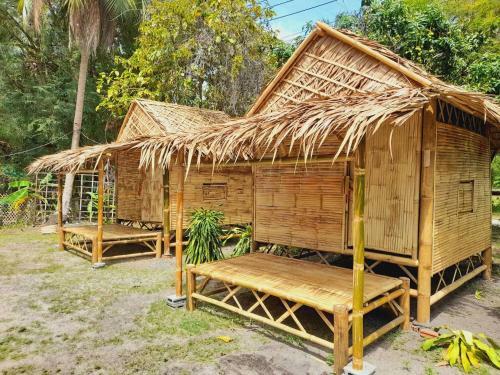Hostal Bamboo Bungalow Baan Tai Phangan