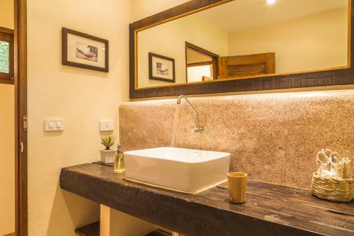 Baan Thamarchat 3 Villas 13 Bedrooms & Shala