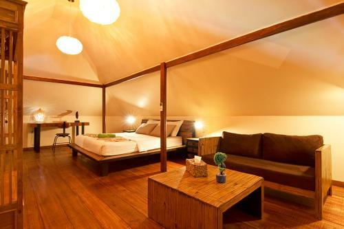Baan Thamarchat 3 Villas 13 Bedrooms & Shala