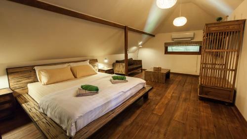 Baan Thamarchat 3 Villas 13 Bedrooms & Shala