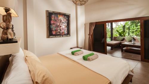 Baan Thamarchat 3 Villas 13 Bedrooms & Shala
