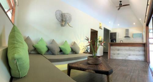 Baan Thamarchat 3 Villas 13 Bedrooms & Shala