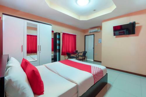 Hotel Vaccinated Staff - Oyo 1166 Train Way Resort
