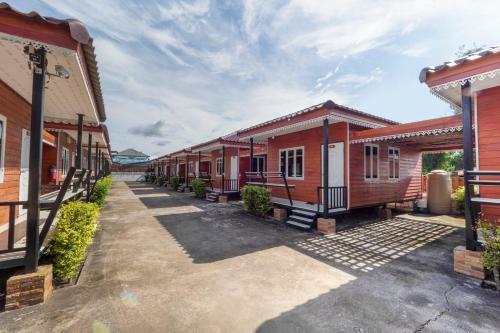 Hotel Vaccinated Staff - Oyo 1166 Train Way Resort