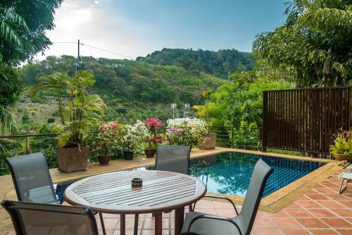 Villas In Nakatani Village By Lofty