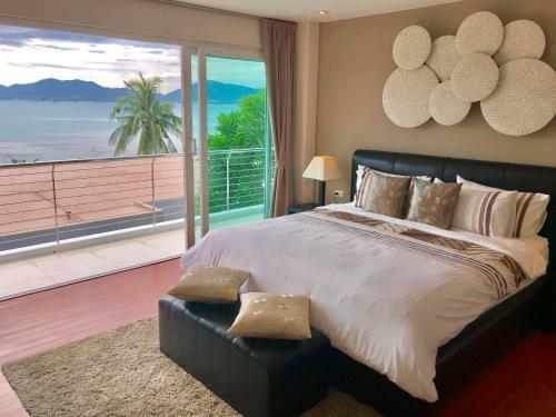 D-lux 4 Bed Beachfront Apartment With Sea View