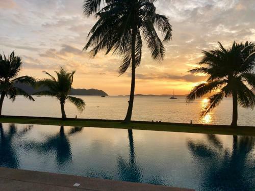 D-lux 4 Bed Beachfront Apartment With Sea View