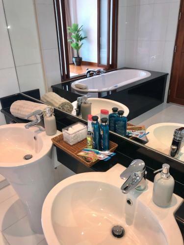D-lux 4 Bed Beachfront Apartment With Sea View