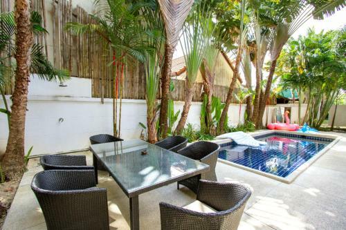 Walk 700m To Kamala Beach Comfortable And Spacious Two-story Villa