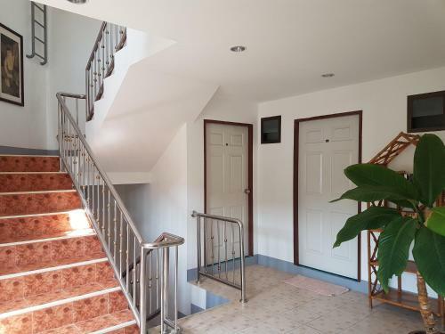 Hotel Deng's Kamala Beach Guesthouse