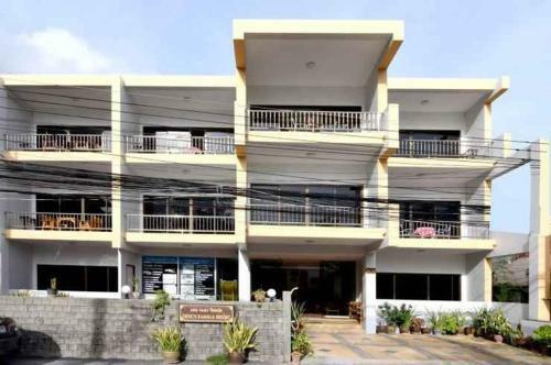 Hotel Deng's Kamala Beach Guesthouse