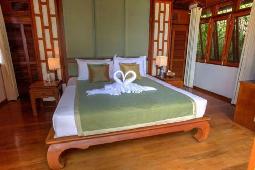 Luxury 5 Bedrooms Villa With Seaview Infinity Pool Overlooking Surin Beach