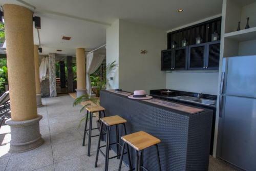 Luxury 5 Bedrooms Villa With Seaview Infinity Pool Overlooking Surin Beach