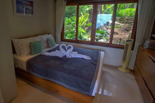 Luxury 5 Bedrooms Villa With Seaview Infinity Pool Overlooking Surin Beach