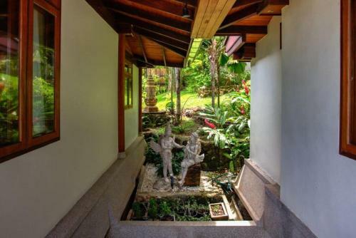 Luxury 5 Bedrooms Villa With Seaview Infinity Pool Overlooking Surin Beach