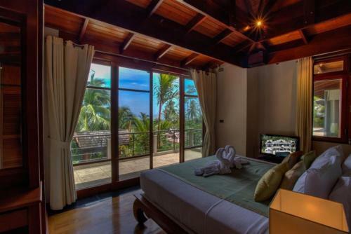 Luxury 5 Bedrooms Villa With Seaview Infinity Pool Overlooking Surin Beach