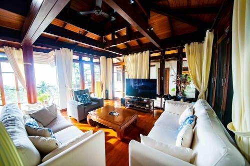 Luxury 5 Bedrooms Villa With Seaview Infinity Pool Overlooking Surin Beach