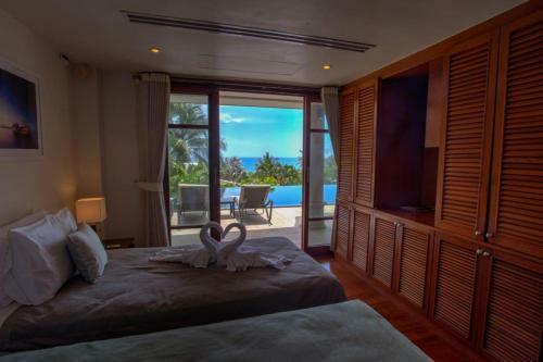 Luxury 5 Bedrooms Villa With Seaview Infinity Pool Overlooking Surin Beach