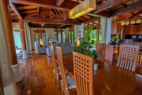 Luxury 5 Bedrooms Villa With Seaview Infinity Pool Overlooking Surin Beach
