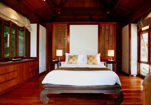 Gorgeous Thai Villa With Pool And Hilltop Seaviews