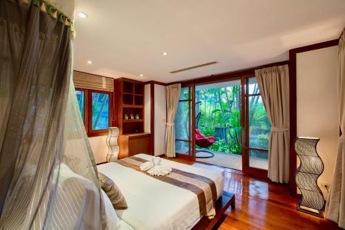 Gorgeous Thai Villa With Pool And Hilltop Seaviews