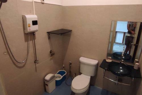 Number Six House For Up To 4 Guests