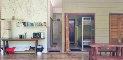 Baan Hinlad Home And Hostel