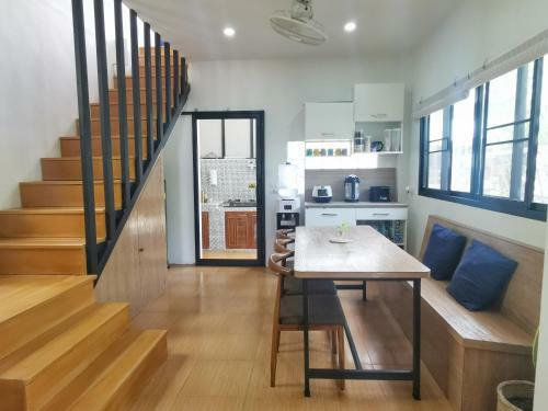 Sunrise Beach House: Private House