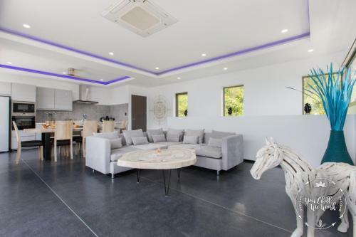 Azur Luxurious Villa 4 Br Ocean View