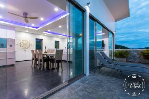 Azur Luxurious Villa 4 Br Ocean View