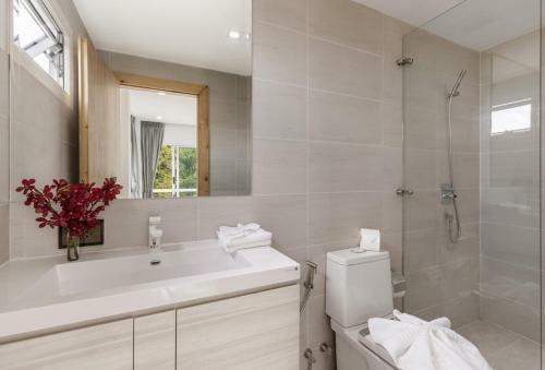 Emerald Villa 3 Br Sea Views