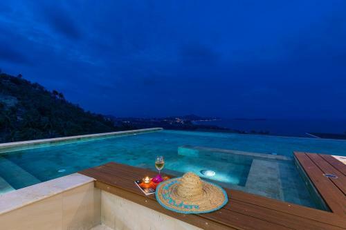Emerald Villa 3 Br Sea Views
