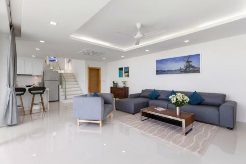Emerald Villa 3 Br Sea Views