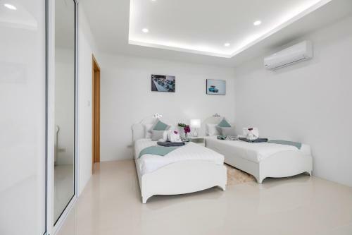 Emerald Villa 3 Br Sea Views