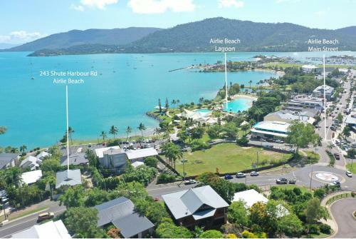 Beach House On Main- Airlie Beach
