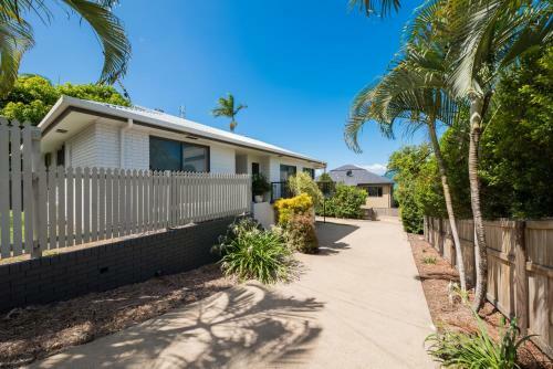 Beach House On Main- Airlie Beach