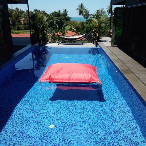 Stunning Villa With Ocean Views And Free Car