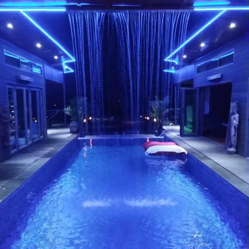 Stunning Villa With Ocean Views And Free Car