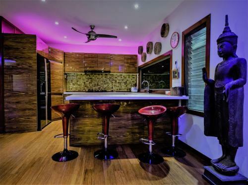 Stunning Villa With Ocean Views And Free Car