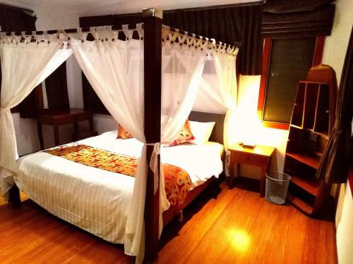 Stunning Villa With Ocean Views And Free Car