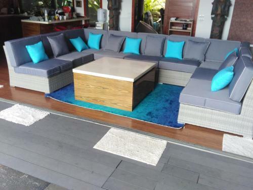 Stunning Villa With Ocean Views And Free Car